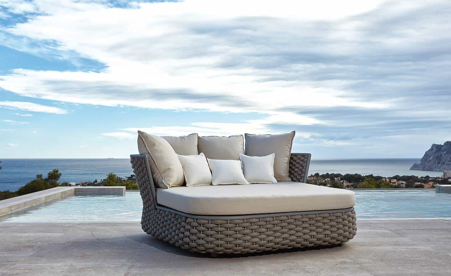 Leons daybed deals