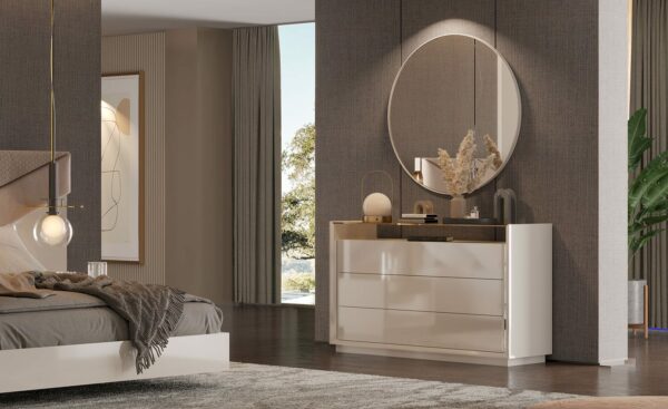 Imagem do Quarto de Casal Lorenzo 1 - Conjunto de móveis elegantes em MDF lacado com cabeceira estofada em veludo móveis com detalhes em espelho.