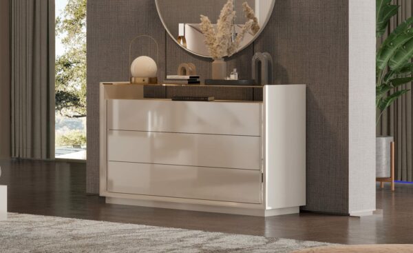 Imagem do Quarto de Casal Lorenzo 1 - Conjunto de móveis elegantes em MDF lacado com cabeceira estofada em veludo móveis com detalhes em espelho.