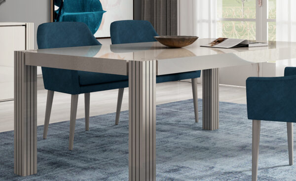 Imagem de Conjunto de sala de jantar elegante Lacada Juliet com mesa, aparador e moldura Moveistore
