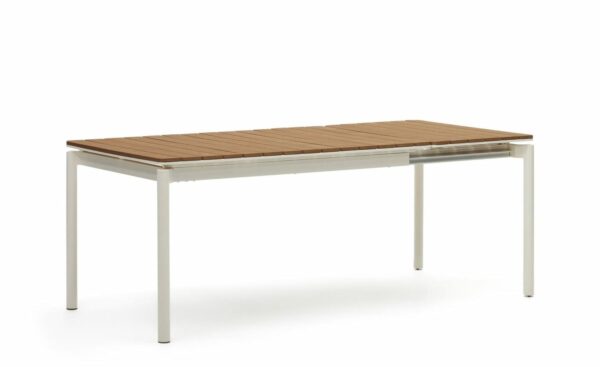 Mesa Extensível de Exterior Canyelles 140-200 em madeira plástica e alumínio, leve e versátil para uso ao ar livre.