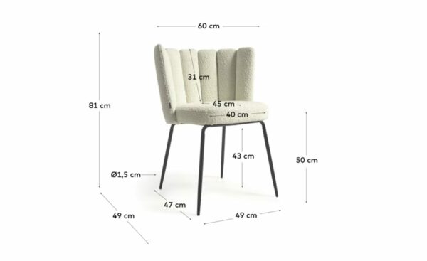 Cadeira Aniela Branco, estofada com tecido de efeito borrego na cor branca. Design envolvente para espaços de refeição elegantes.