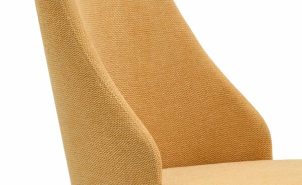 Cadeira Rosie Chenille Mostarda, estofada, encosto ergonômico, pernas em madeira maciça de freixo