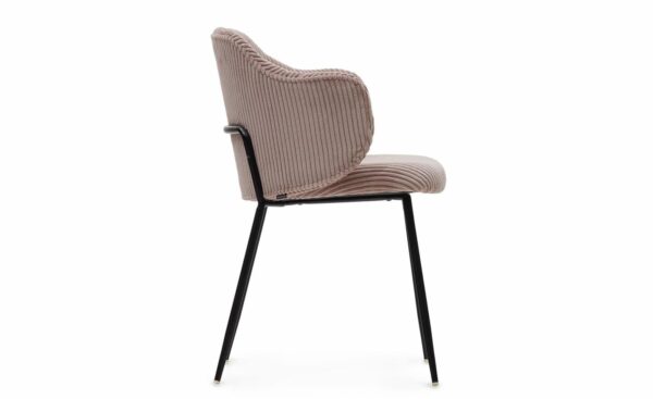 Cadeira Yunia Bombazine Rosa, apoio de braços, pernas em metal preto, cadeira confortável para refeições