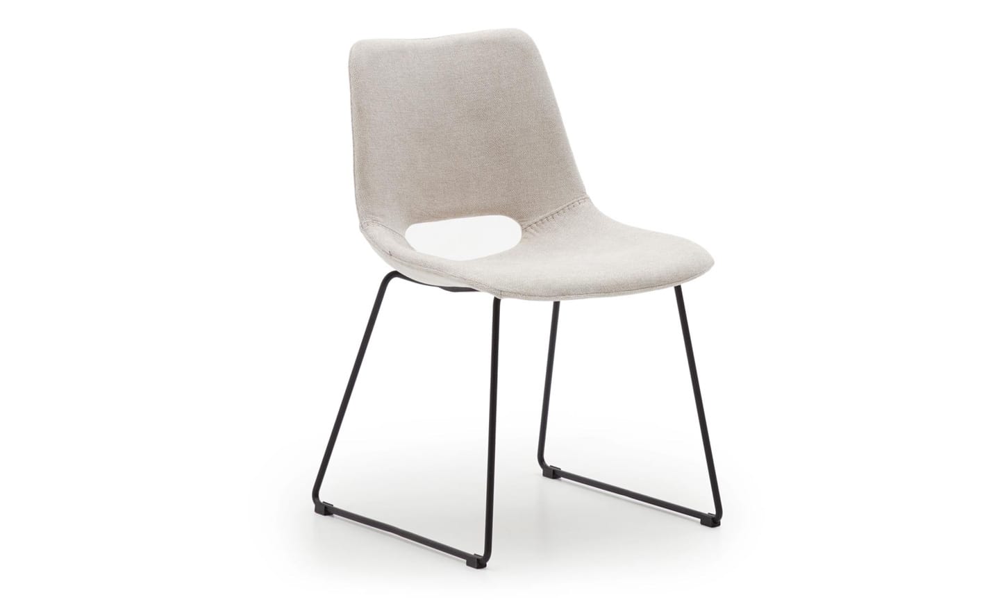 Cadeira Zahara Bege, estofada cor bege, pernas de aço preto, design moderno figura curvada, proteções de plástico nas pernas.