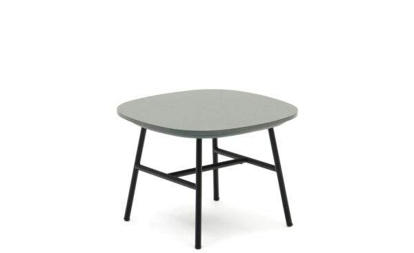 Mesa Auxiliar Bramant Preto, base de aço para exteriores, tampo em fibra de cimento. Design arredondado de tubo de aço. Ideal para áreas externas cobertas.