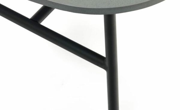 Mesa Auxiliar Bramant Preto, base de aço para exteriores, tampo em fibra de cimento. Design arredondado de tubo de aço. Ideal para áreas externas cobertas.