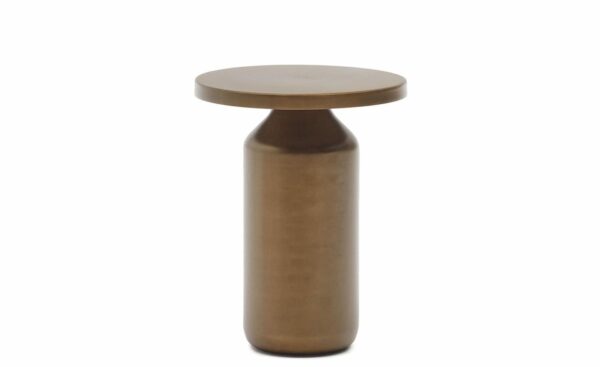 Mesa de Apoio Malya, metal com acabamento em cobre escovado, design escultural geométrico, peça distintiva para ambientes memoráveis, proteções de feltro para o chão.