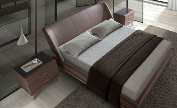 Cama de casal king size moderna Mike 7159 com cabeceira e estrutura em pele sintética cor chocolate | Moveistore