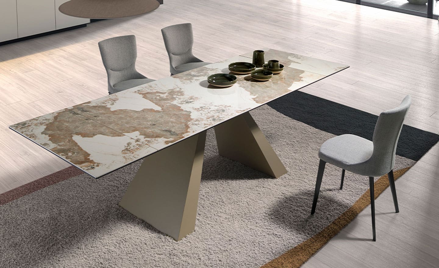 Mesa de jantar extensível 1124 com tampo em mármore porcelânico branco e pernas em aço inoxidável champanhe | Moveistore