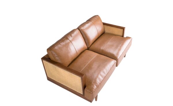 Sofá de 2 lugares em pele castanha Freddie 6176 com design moderno e elegante | Moveistore