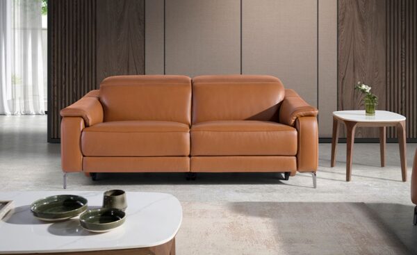 Sofá de 3 lugares em pele castanha relax Cousy 6181 com pés em aço inoxidável cromado escuro e design moderno | Moveistore