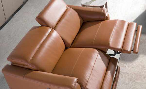 Sofá de 3 lugares em pele castanha relax Cousy 6181 com pés em aço inoxidável cromado escuro e design moderno | Moveistore