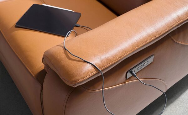 Sofá de 3 lugares em pele castanha relax Cousy 6181 com pés em aço inoxidável cromado escuro e design moderno | Moveistore