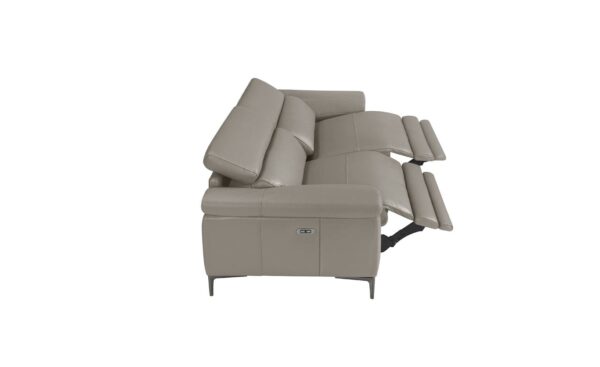 Sofá de 3 lugares em pele com relax Claudine 6122 com pés em aço inoxidável escurecido e design moderno | Moveistore