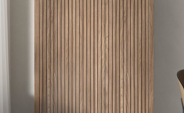 Móvel Auxiliar New Royal 214 com acabamento ripado, amplo espaço interno e design moderno e elegante | Moveistore