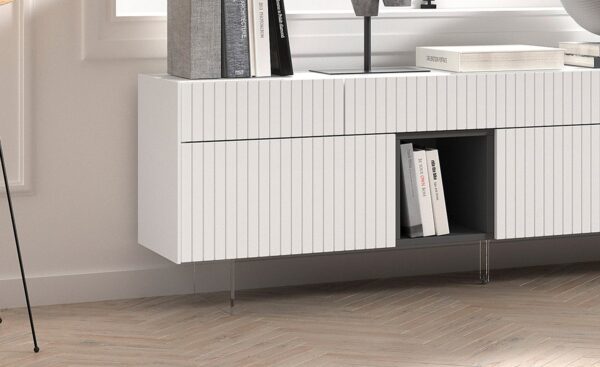Móvel de TV New Royal 204 com acabamento branco mate, pés em metacrilato e design funcional | Moveistore