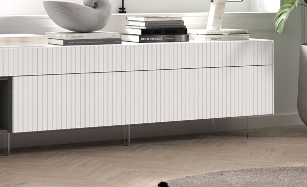 Móvel de TV New Royal 204 com acabamento branco mate, pés em metacrilato e design funcional | Moveistore