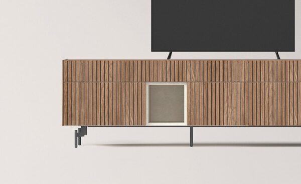 Móvel de TV New Royal 206 com acabamento ripado, nicho decorativo e design contemporâneo e funcional | Moveistore