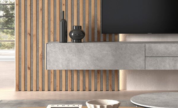 Móvel de TV New Royal 202 com painel ripado, estrutura suspensa e design moderno em madeira e metal | Moveistore