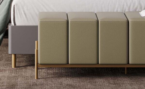 Banqueta Pietra com estrutura metálica dourada, assento estofado modular e design leve | Moveistore