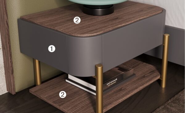 Mesa de Cabeceira Pietra 15 com estrutura arredondada, pés dourados e combinação elegante de madeira e lacado | Moveistore