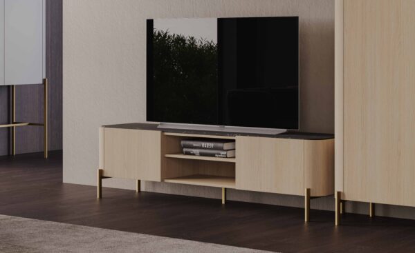 Móvel de TV Pietra 03 com compartimentos abertos e portas, tampo escuro e pés metálicos | Moveistore