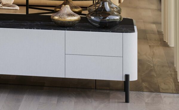 Móvel de TV Pietra 10 com pés metálicos, gavetas e portas em design minimalista | Moveistore
