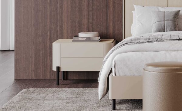 Quarto de Casal Pietra 16 com cama de frisos verticais, mesas arredondadas e pés metálicos dourados | Moveistore