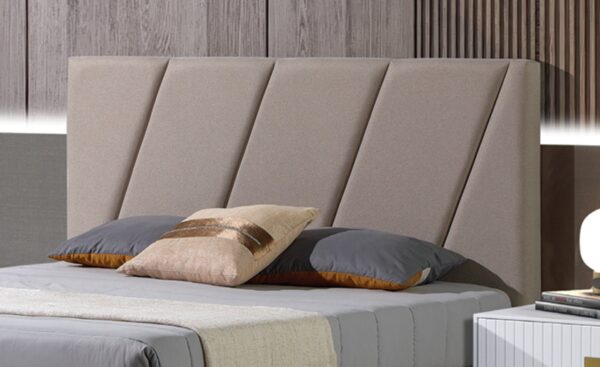 Cama de Casal Cadence com cabeceira estofada em linhas diagonais