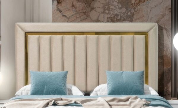 Cama de Casal Glam com cabeceira estofada e moldura metálica