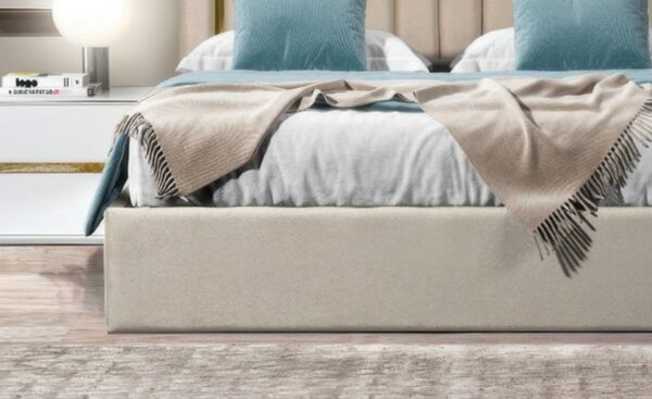 Cama de Casal Glam com cabeceira estofada e moldura metálica