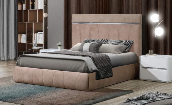 Cama de Casal Harmonia – Elegância e Conforto no Quarto Cama de Casal Harmonia com cabeceira estofada e detalhe metálico
