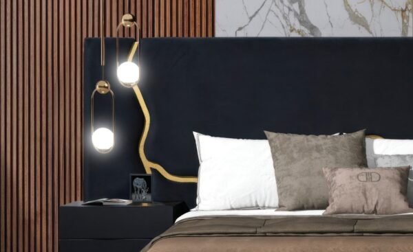 Cama de Casal Versailles com cabeceira estofada e detalhes metálicos