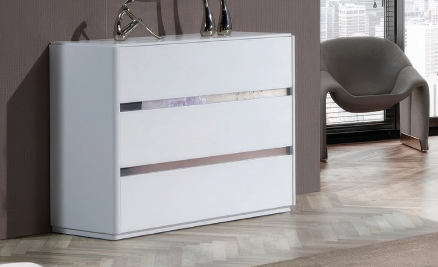 Cómoda Prisma com três gavetas e detalhes metálicos, design moderno e elegante | Moveistore