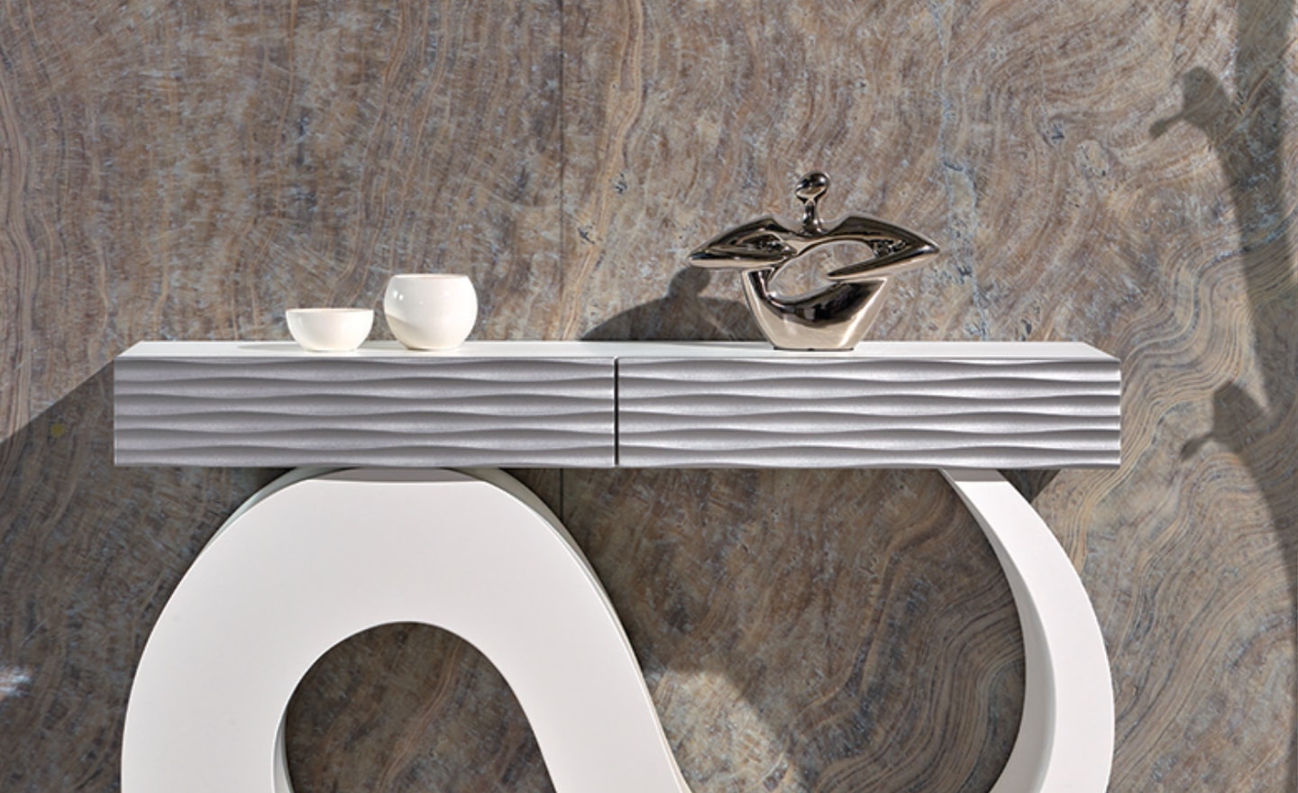 Consola Ondas com base ondulada e frentes texturizadas em relevo