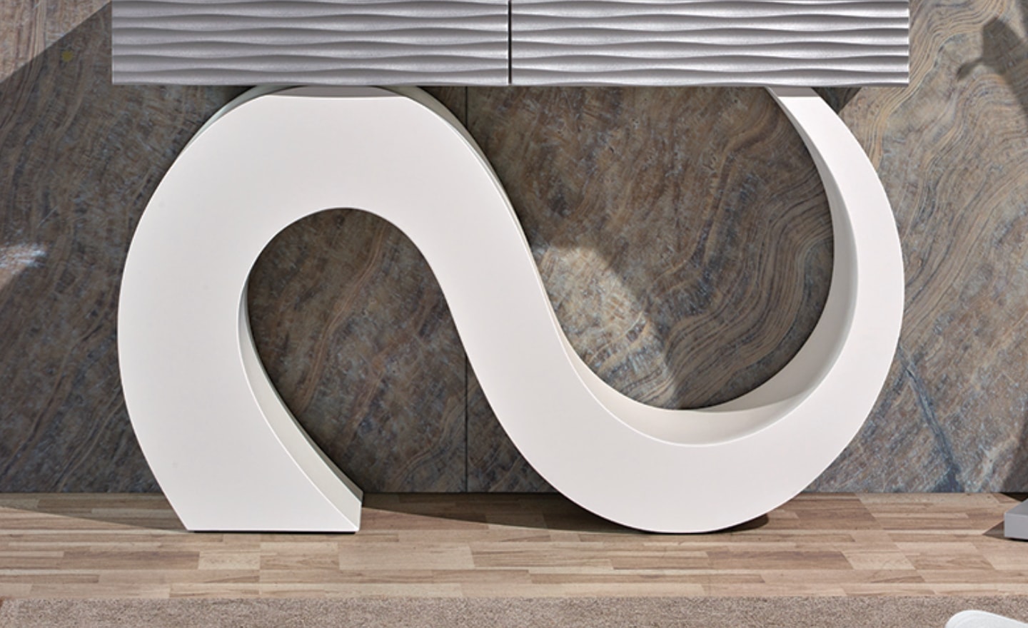 Consola Ondas – Elegância e Movimento no Design