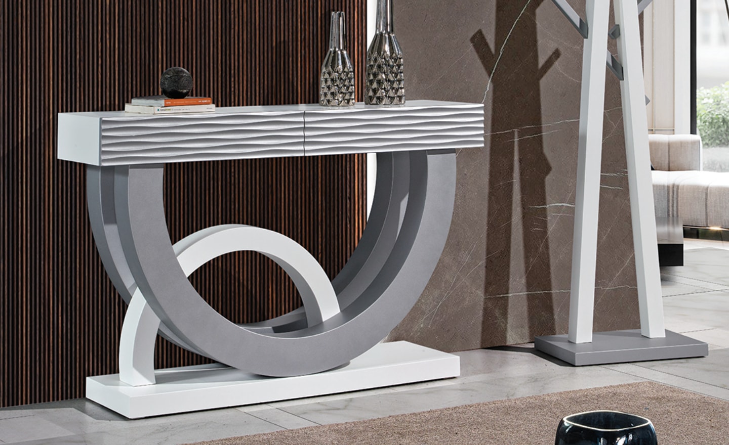 Consola Orbita com base em arcos entrelaçados e frente texturizada