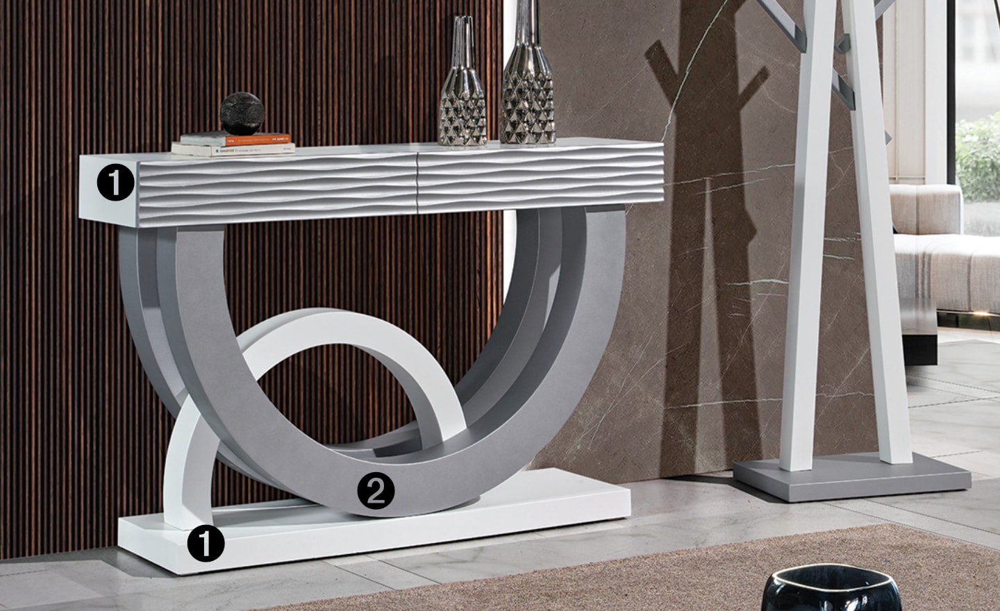 Consola Orbita com base em arcos entrelaçados e frente texturizada