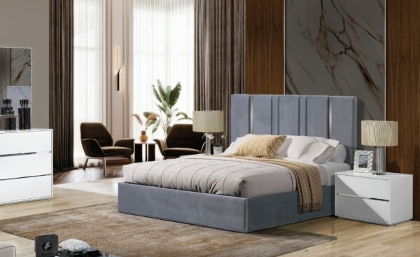 Quarto Venezia – Design Sofisticado com Cabeceira Imponente Quarto de Casal Venezia com cabeceira estofada e detalhes metálicos