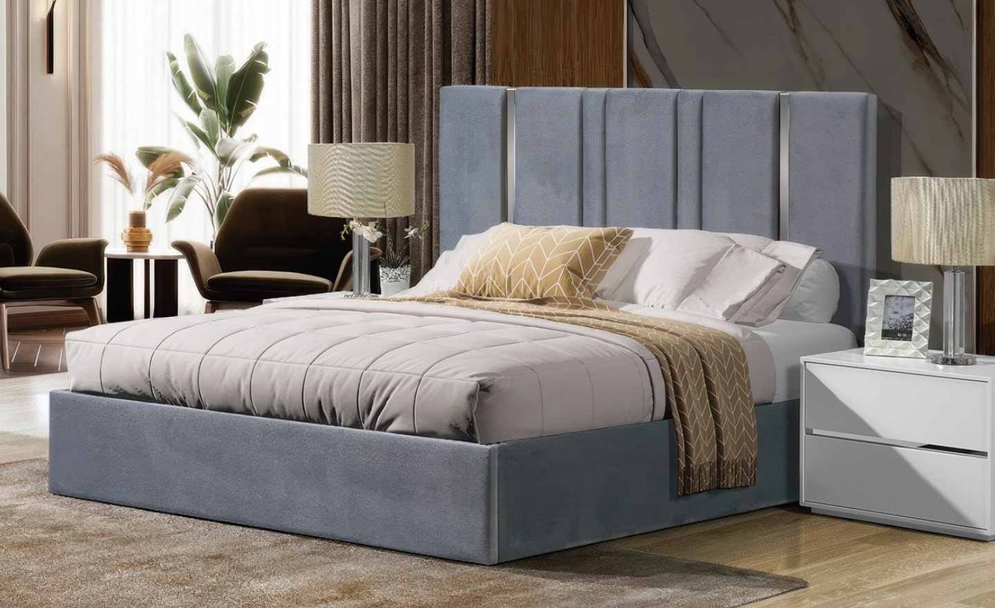 Quarto de Casal Venezia com cabeceira estofada e detalhes metálicos