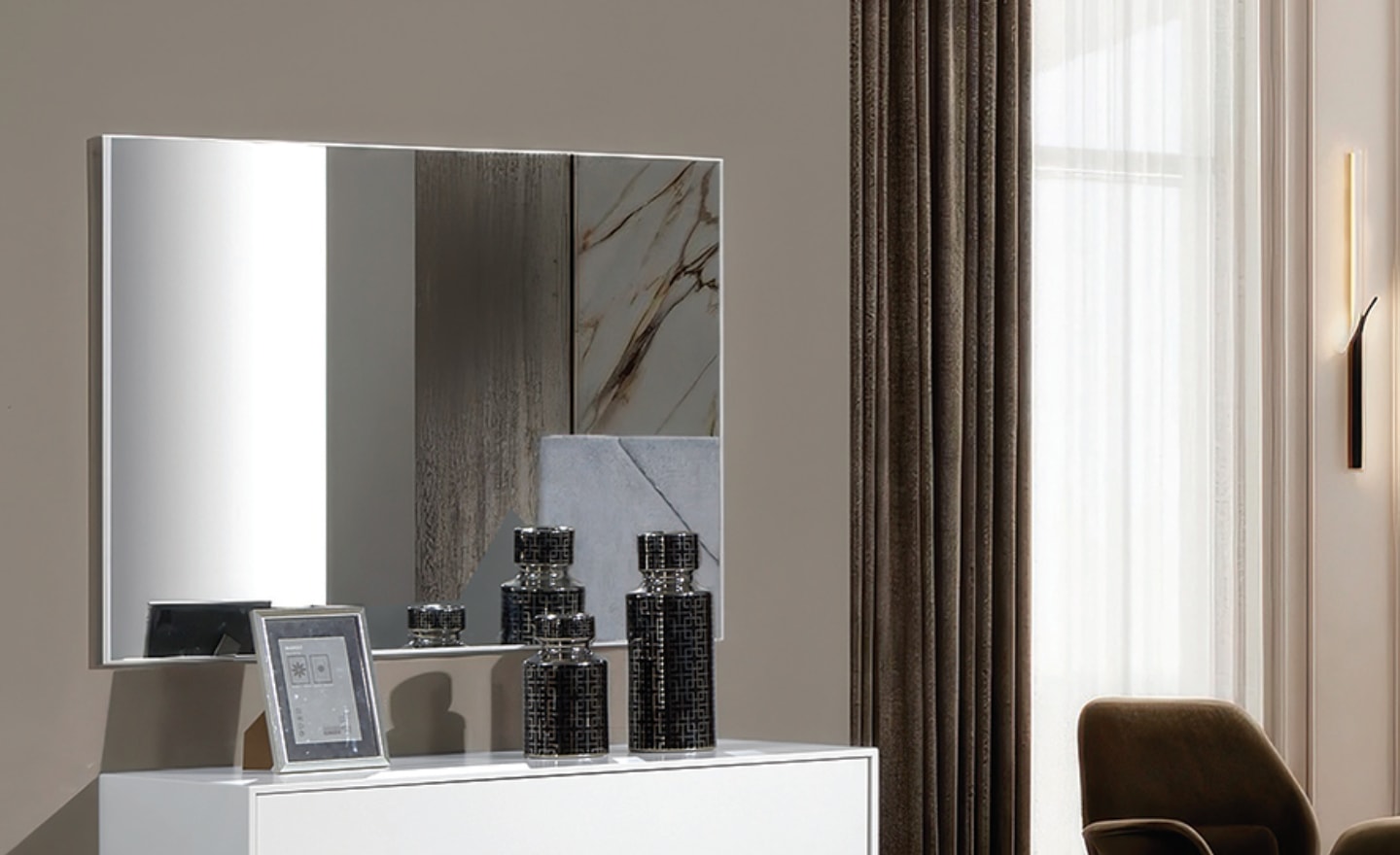 Quarto Venezia – Design Sofisticado com Cabeceira Imponente