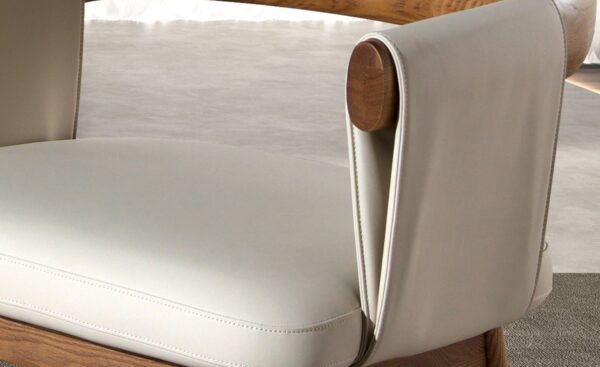 Cadeira Enzo 5186 em couro sintético creme com pernas em madeira cor de nogueira | Moveistore