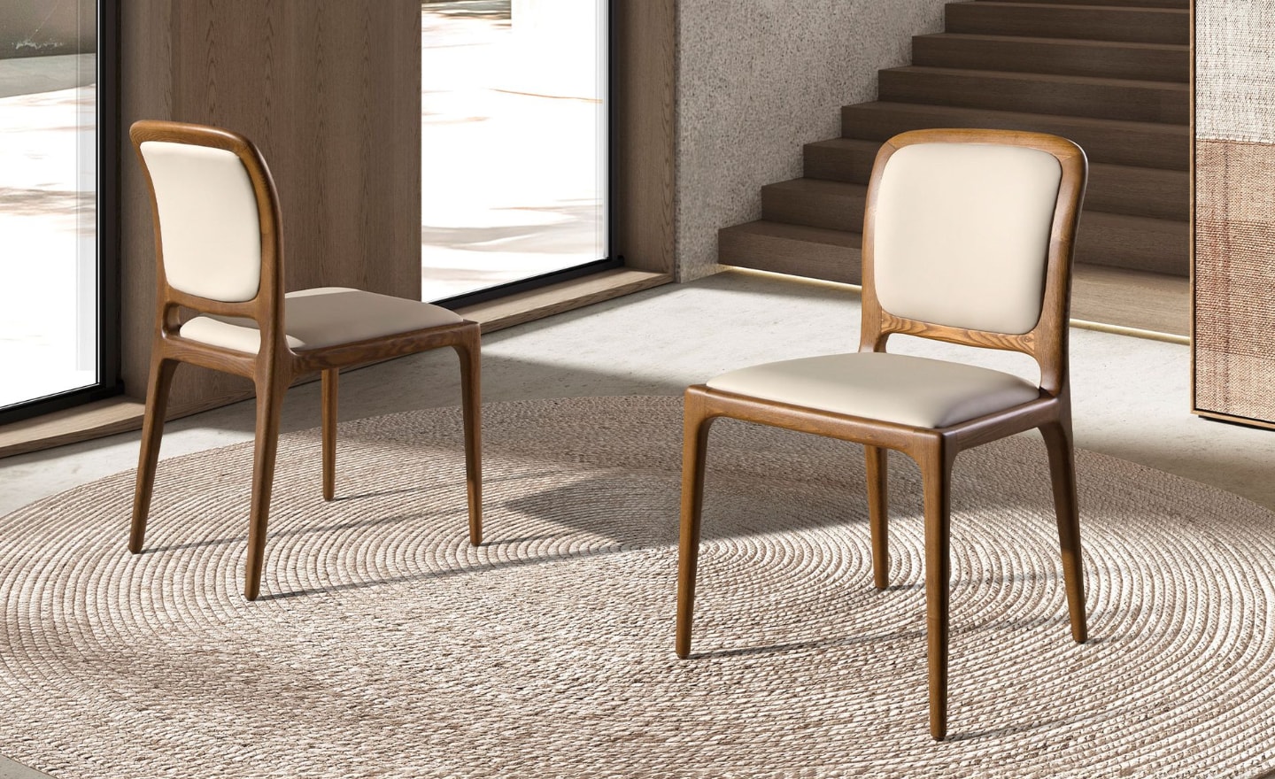 Cadeira Lior 4169 em madeira cor de nogueira com estofado em couro sintético creme | Moveistore