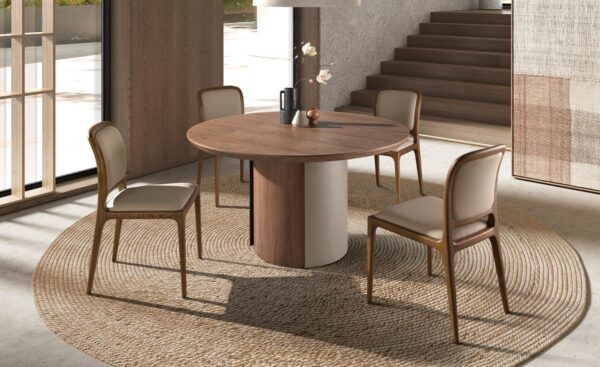 Cadeira Lior 4169 em madeira cor de nogueira com estofado em couro sintético creme | Moveistore