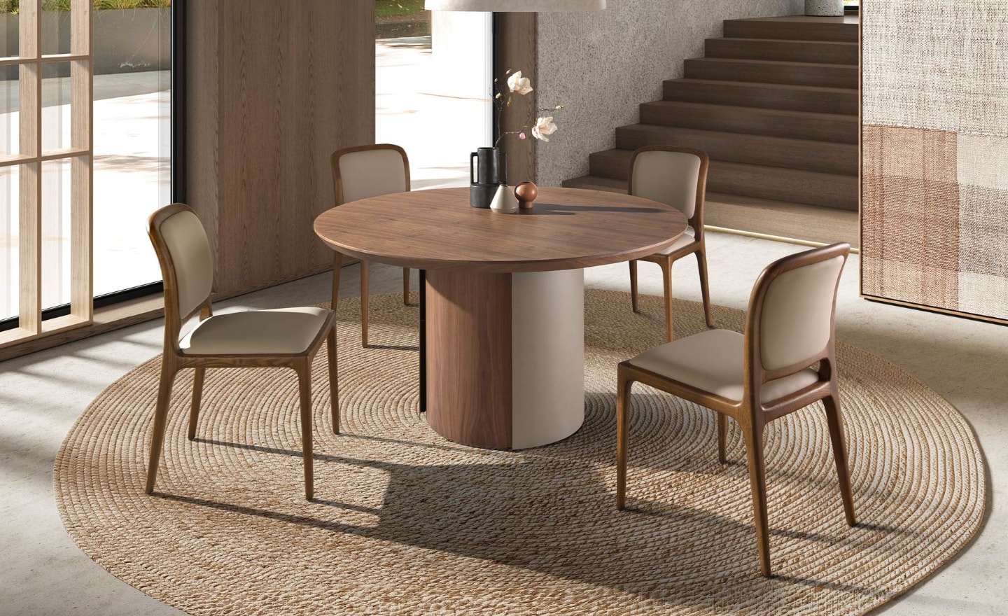 Cadeira Lior 4169 em madeira cor de nogueira com estofado em couro sintético creme | Moveistore