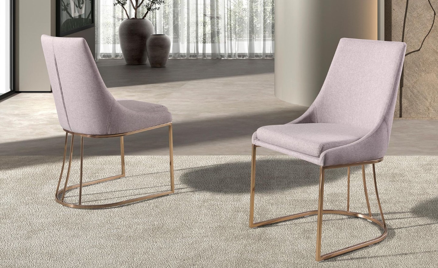 Cadeira Nair 4182 com estofado em tecido cinzento e pernas em aço cromado ouro rosa | Moveistore