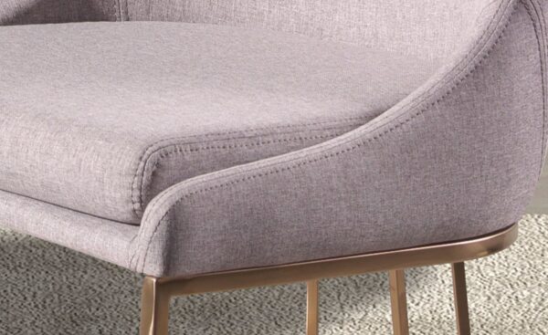 Cadeira Nair 4182 com estofado em tecido cinzento e pernas em aço cromado ouro rosa | Moveistore