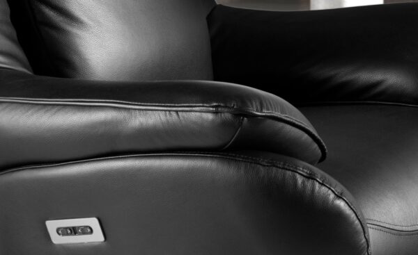 Cadeirão Giratório em Pele Vogue 5124 estofado em pele preta com base giratória em aço preto | Moveistore