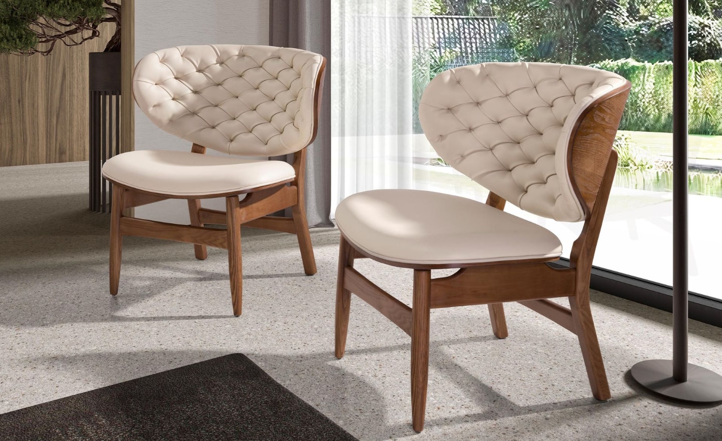 Cadeirão Palma 5141 com revestimento em couro ecológico areia, estrutura em nogueira e encosto capitonné | Moveistore